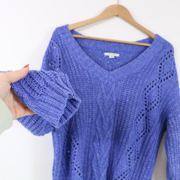 *American Eagle Oversized V-Neck Cable Knit Sweater - Picture 8 of 9